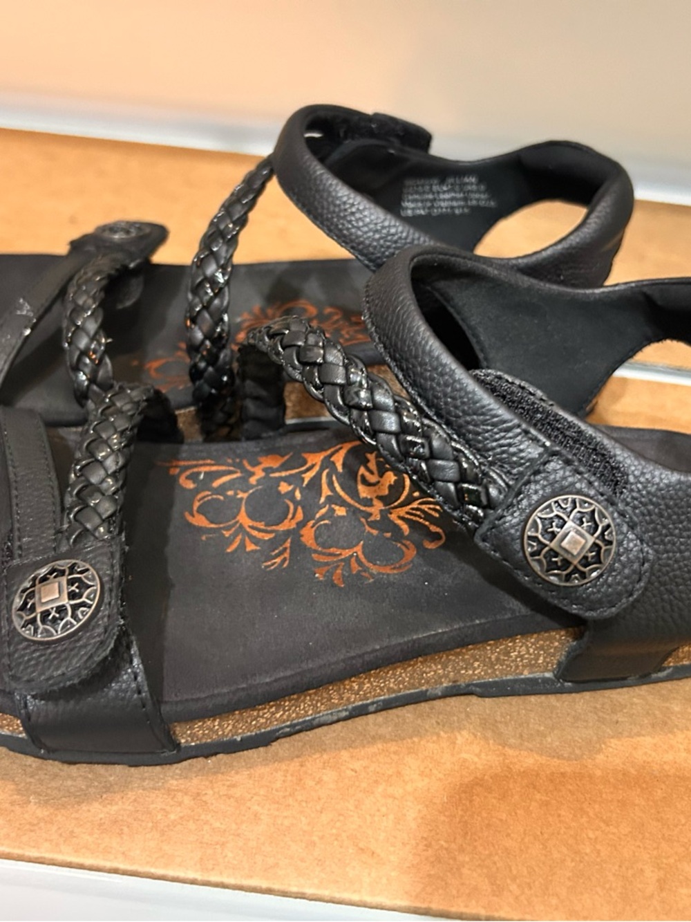 Aetrex Women’s Size 10 Braided Leather Sandals